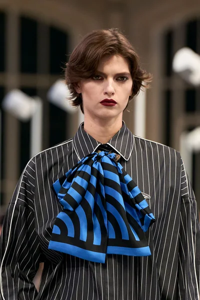Look 77